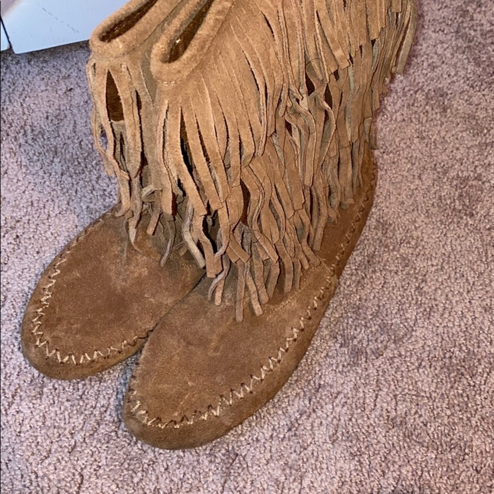 MINNETONKA INSPIRED FRINGE BOOTS | SIZE 11